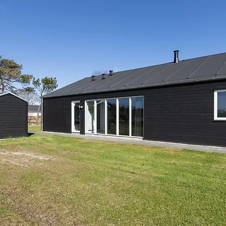 Four-bedroom Holiday In * Hals